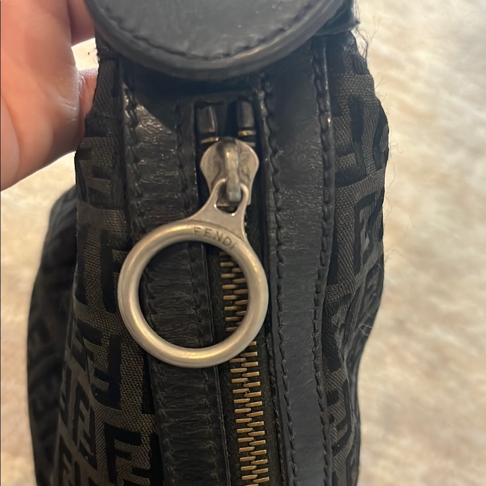 Fendi Black Oyster Bag - Picture 4 of 11